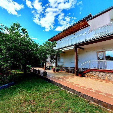 Apartamani Katarina Vl.Ilija Jusup Apartamento Starigrad Paklenica Exterior foto