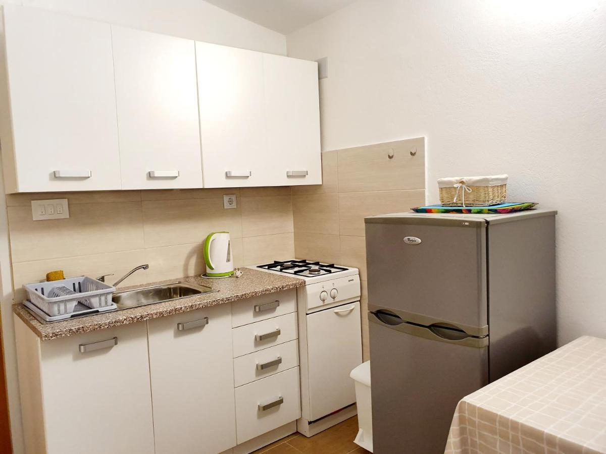 Apartamani Katarina Vl.Ilija Jusup Apartamento Starigrad Paklenica Exterior foto