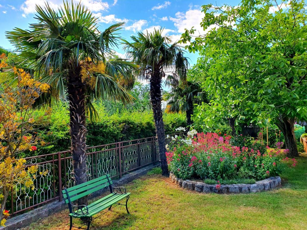 Apartamani Katarina Vl.Ilija Jusup Apartamento Starigrad Paklenica Exterior foto