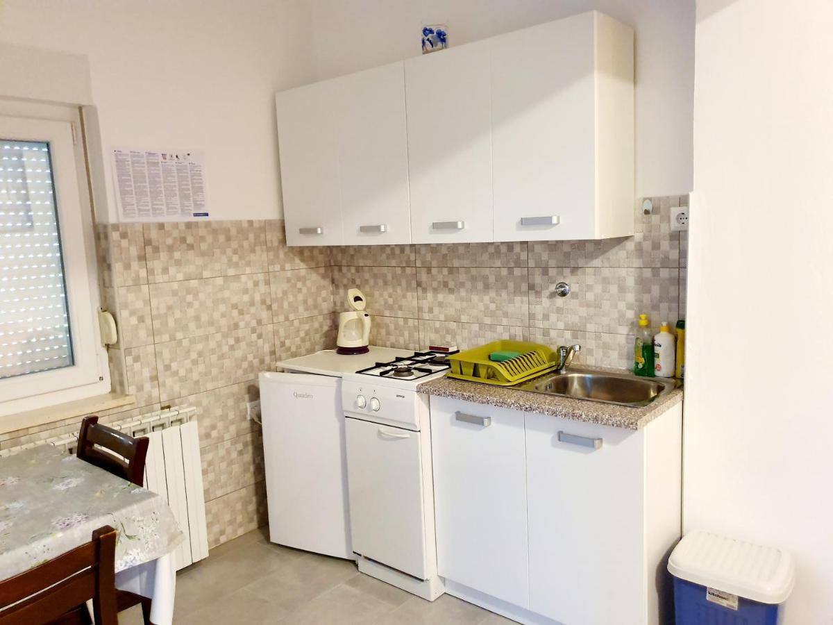 Apartamani Katarina Vl.Ilija Jusup Apartamento Starigrad Paklenica Exterior foto