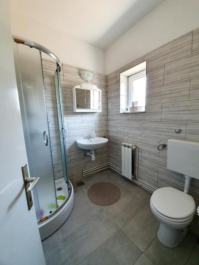 Apartamani Katarina Vl.Ilija Jusup Apartamento Starigrad Paklenica Exterior foto