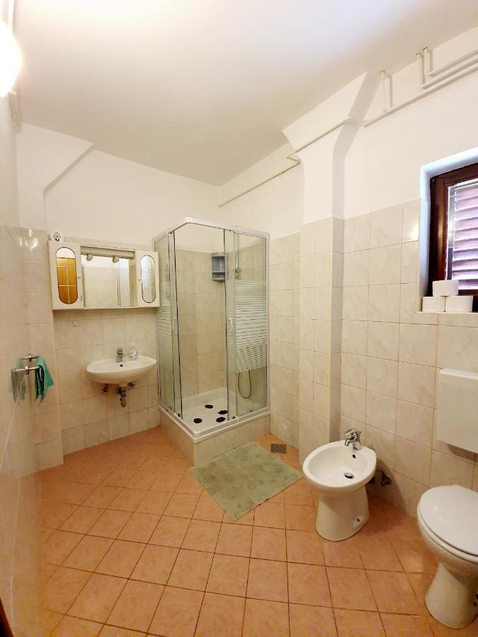 Apartamani Katarina Vl.Ilija Jusup Apartamento Starigrad Paklenica Exterior foto