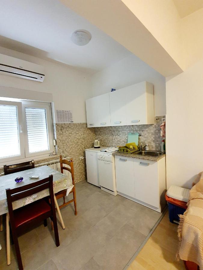 Apartamani Katarina Vl.Ilija Jusup Apartamento Starigrad Paklenica Exterior foto