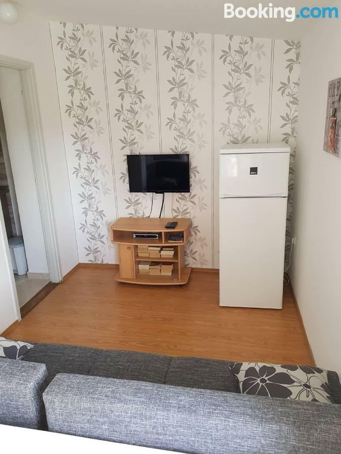 Apartamani Katarina Vl.Ilija Jusup Apartamento Starigrad Paklenica Exterior foto