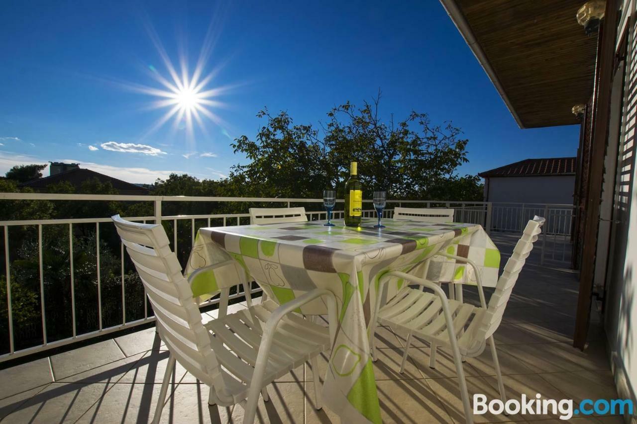 Apartamani Katarina Vl.Ilija Jusup Apartamento Starigrad Paklenica Exterior foto